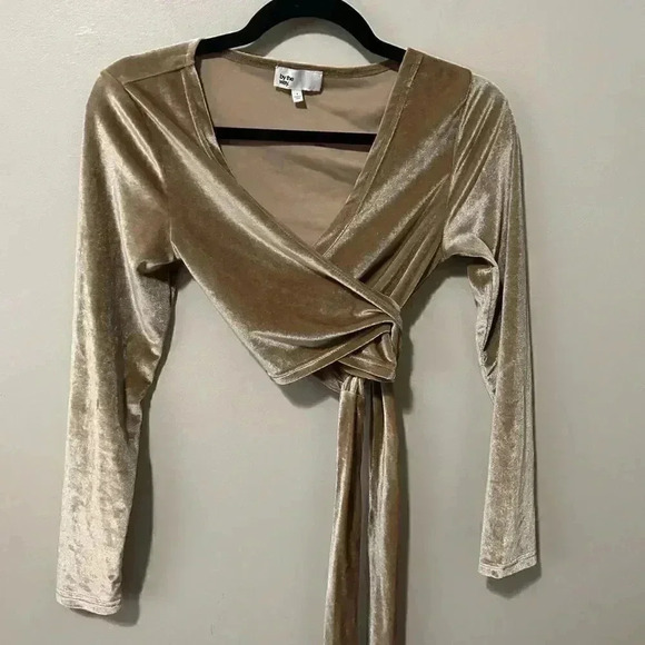 5/$25 🎀 By the Way Revolve Golden Velvet Wrap Crop  Top S - Picture 3 of 6